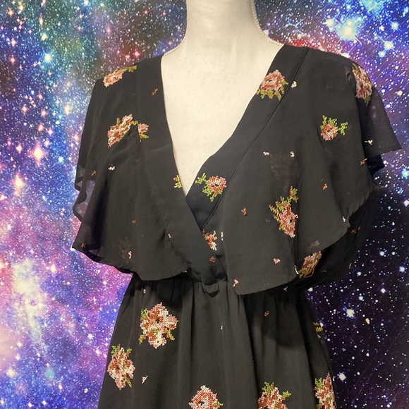 Miami | S | Mini Embroidered Frill Cocktail Dress - Picture 4 of 9